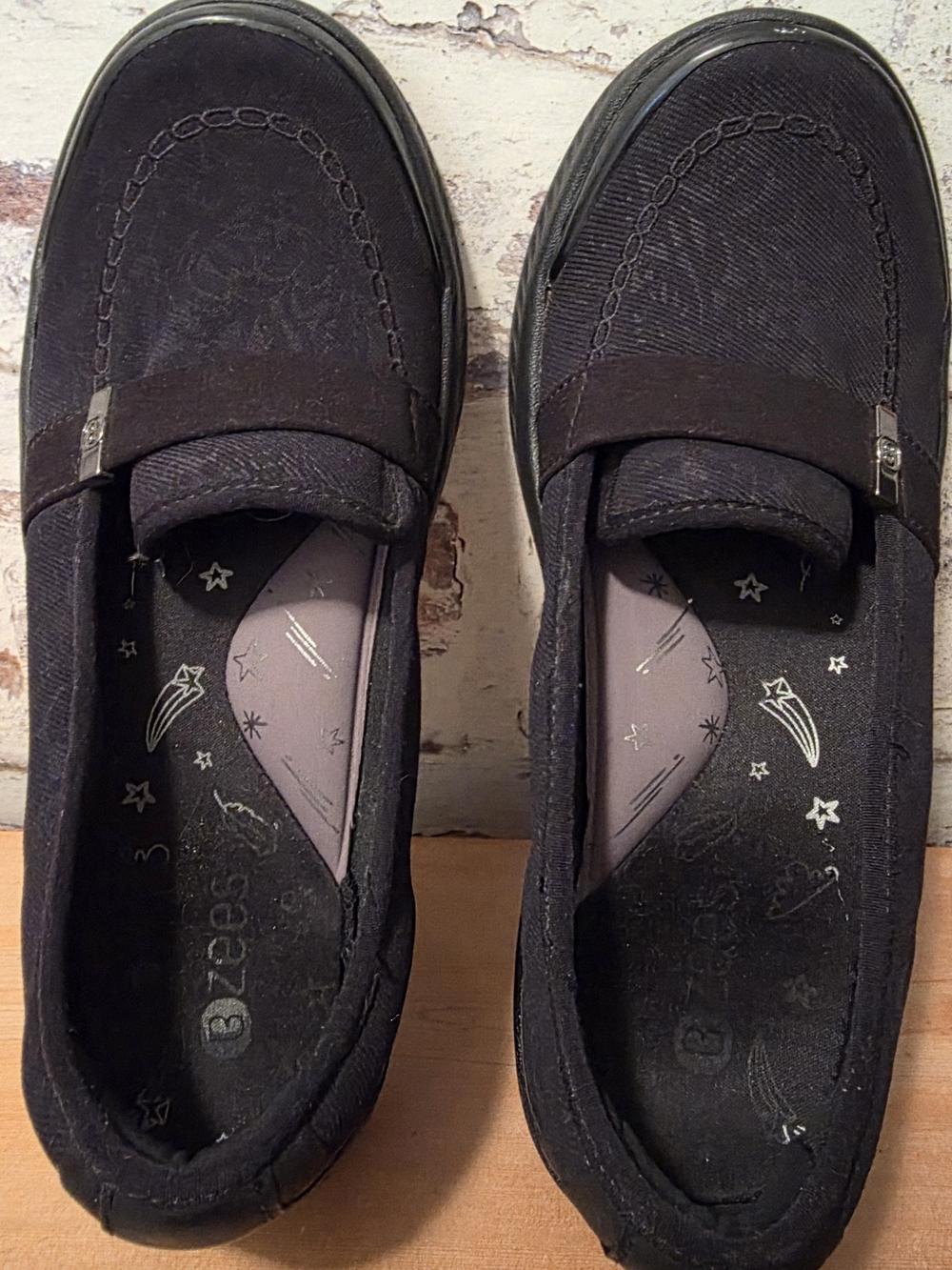 Bzees Nugget Black Tapestry Ladies Comfort Slip-on Shoes Size 7